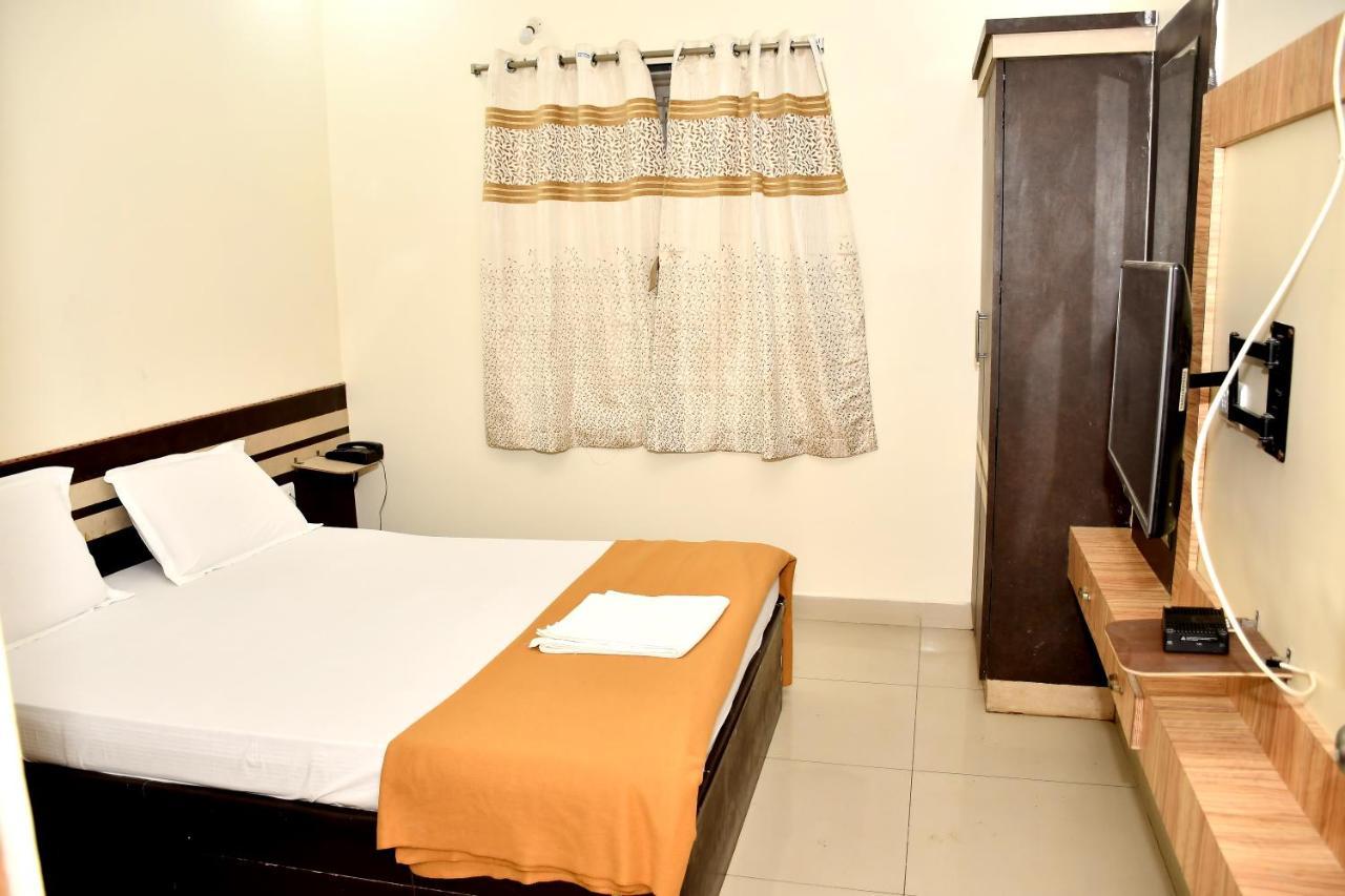 SSR Hotel Srikalahasti Bagian luar foto