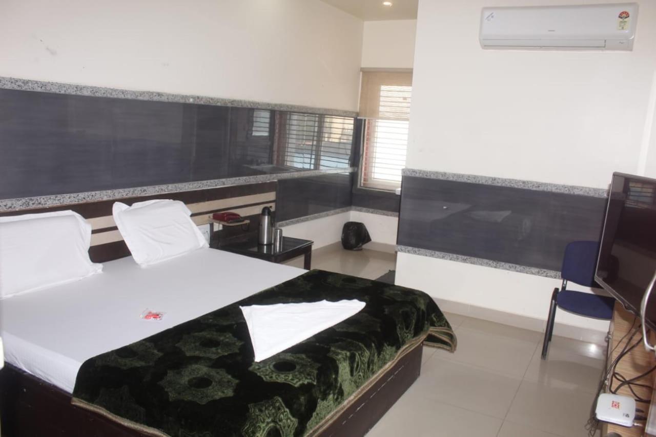 SSR Hotel Srikalahasti Bagian luar foto