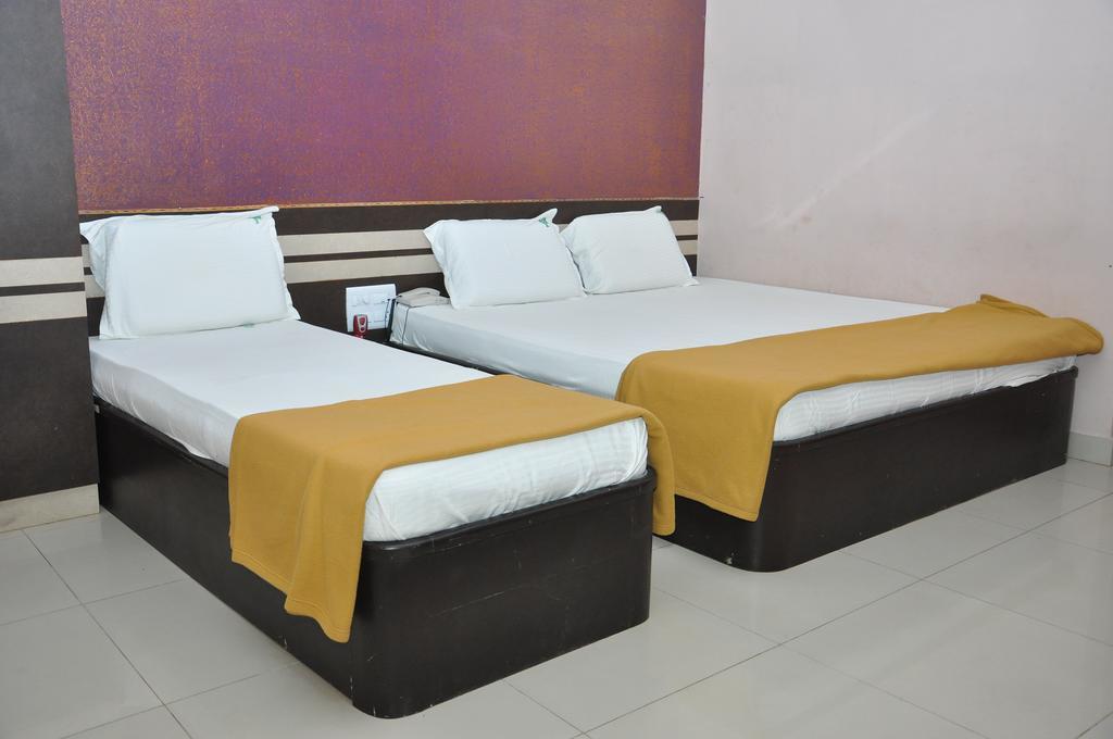 SSR Hotel Srikalahasti Bagian luar foto
