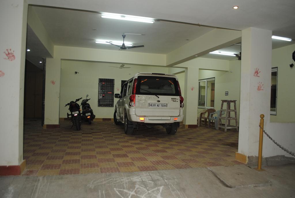 SSR Hotel Srikalahasti Bagian luar foto