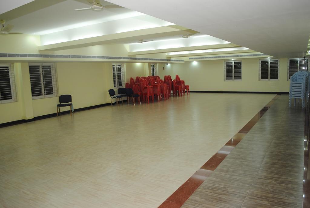 SSR Hotel Srikalahasti Bagian luar foto