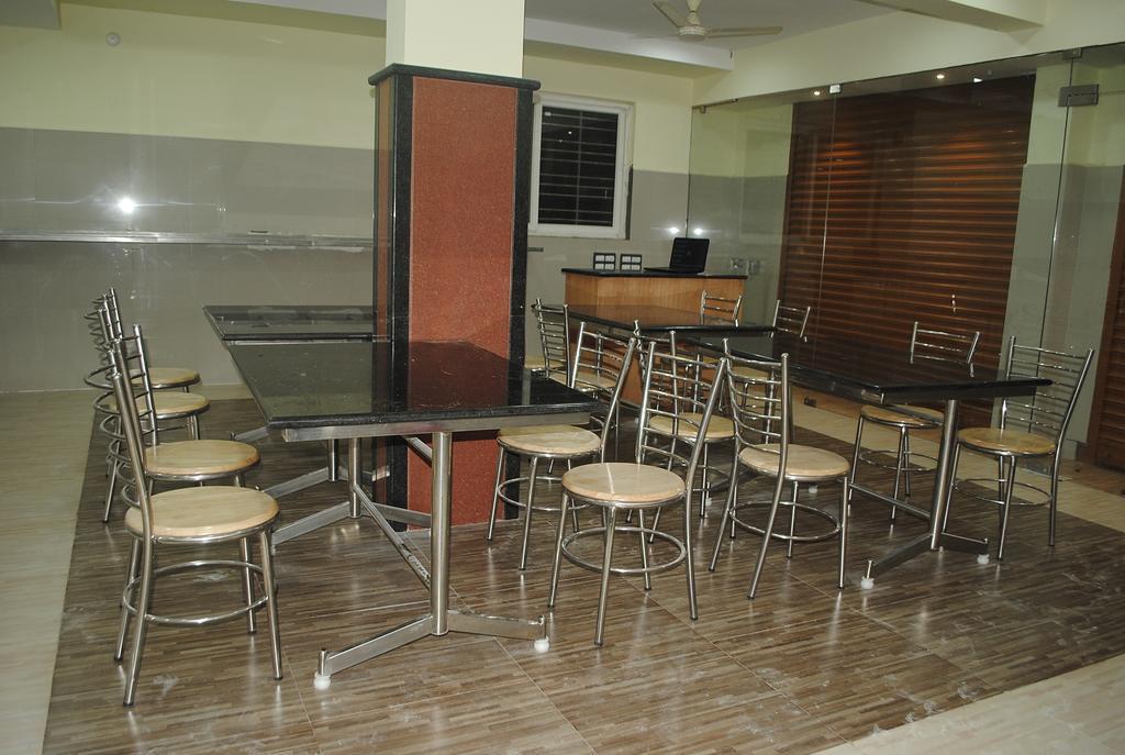 SSR Hotel Srikalahasti Bagian luar foto