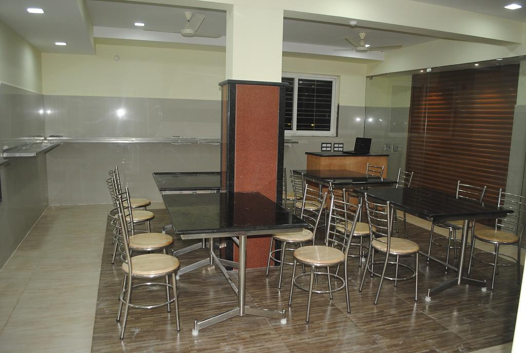 SSR Hotel Srikalahasti Bagian luar foto