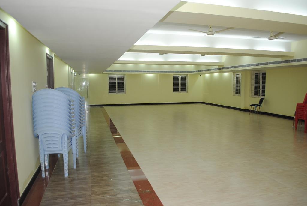 SSR Hotel Srikalahasti Bagian luar foto