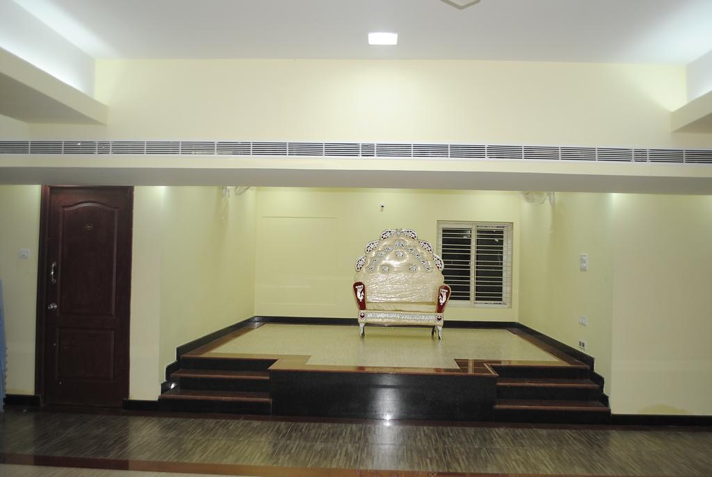 SSR Hotel Srikalahasti Bagian luar foto