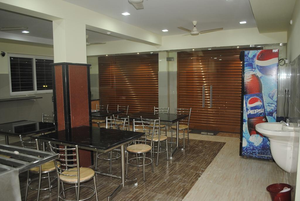 SSR Hotel Srikalahasti Bagian luar foto