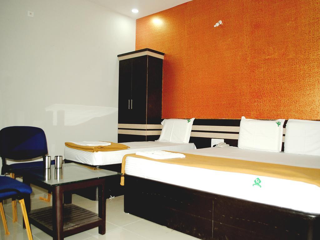 SSR Hotel Srikalahasti Bagian luar foto