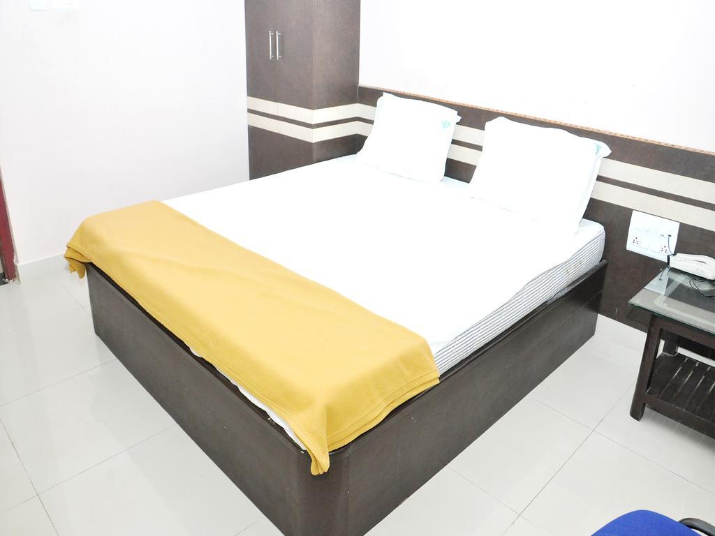 SSR Hotel Srikalahasti Bagian luar foto